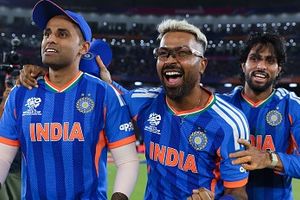 IPL 2026: वर्ल्ड कप विनर भारतीय खिलाड़ियों को एक्स्ट्रा आराम, MI के लिए टीम सेलेक्शन बना सिरदर्द, कोच ने जानें क्या कहा? SportsTak Hindi