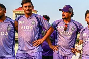 KKR को RCB के पूर्व खिलाड़ी ने दिया जीत का मंत्र, कहा- चैंपियन बनना है तो इसे फॉलो करो SportsTak Hindi