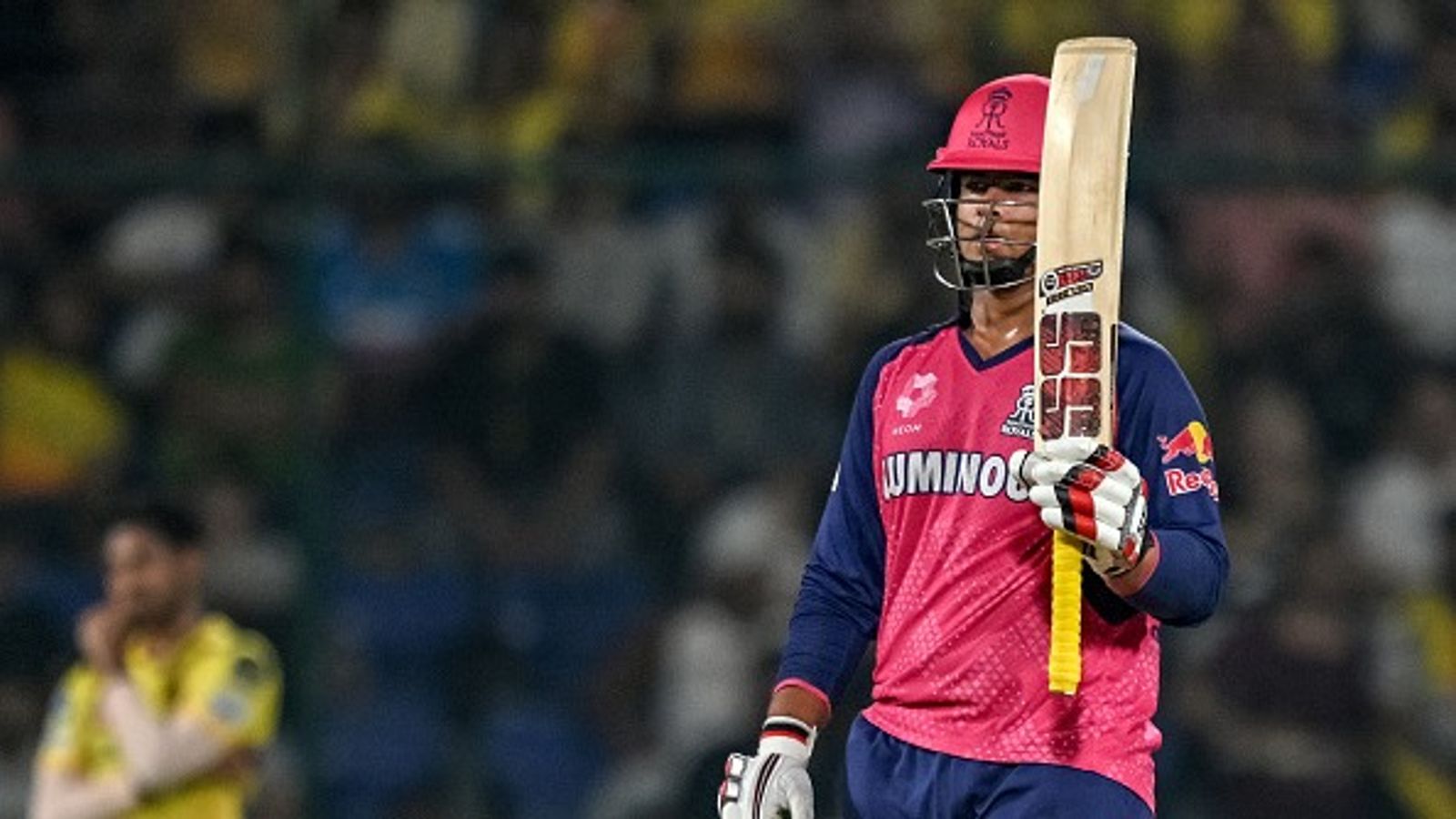 IPL 2026 : वैभव सूर्यवंशी का राजस्थान रॉयल्स कैसे करेगी इस्तेमाल? हेड कोच ने बताई अंदर की बात आईपीएल के एक मैच में फिफ्टी जड़ने के बाद वैभव सूर्यवंशी