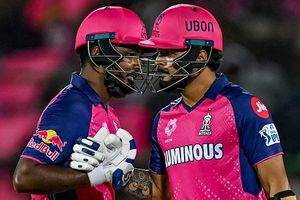 IPL 2026: संजू सैमसन के राजस्थान रॉयल्स छोड़ने पर रियान पराग का बड़ा बयान, बोले- उनकी तरह के खिलाड़ी को... SportsTak Hindi