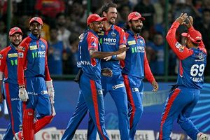 IPL 2026: दिल्ली कैपिटल्स को लग सकता है बड़ा झटका, 11.75 करोड़ के गेंदबाज के खेलने पर मंडराया खतरा SportsTak Hindi