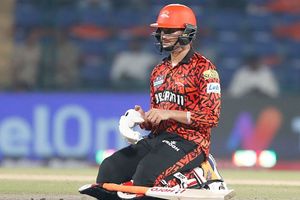 'वह 20 साल के नहीं हैं, जो...', IPL 2026 से पहले अभिषेक शर्मा को दो दिग्गजों की सलाह, सहवाग से सीख लेने के लिए कहा SportsTak Hindi