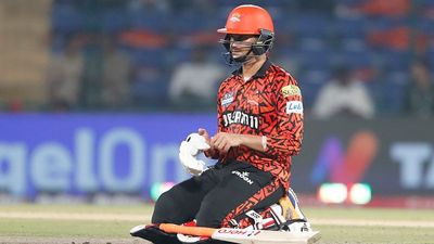 'वह 20 साल के नहीं हैं, जो...', IPL 2026 से पहले अभिषेक शर्मा को दो दिग्गजों की सलाह, सहवाग से सीख लेने के लिए कहा SportsTak Hindi