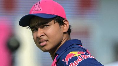 IPL 2026: राजस्थान रॉयल्स वैभव सूर्यवंशी को किससे बचाने की कर रही है कोशिश? सामने आई कप्तान की प्लानिंग SportsTak Hindi