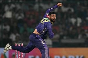 वरुण चक्रवर्ती को T20 वर्ल्ड कप में जमकर पड़ी मार तो सपोर्ट में उतरे KKR के कप्तान अजिंक्य रहाणे, दिया ये तगड़ा बयान SportsTak Hindi