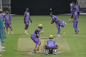 IPL 2026: कोलकाता नाइट राइडर्स का बड़ा नुकसान, यह भारतीय तेज गेंदबाज आईपीएल से बाहर SportsTak Hindi