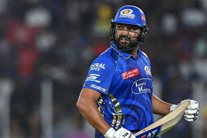 IPL 2026 सीजन में क्या ट्रॉफी जीत का सिक्सर लगाएगी मुंबई इंडियंस? रोहित शर्मा ने दिया ये जवाब SportsTak Hindi