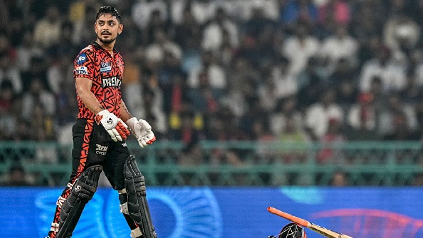 इशान किशन क्या SRH के खिलाड़ियों पर भी लगाएंगे 1000 का फाइन? उनके कोच ने किया ये बड़ा खुलासा पैट कमिंस की गैरमौजूदगी में इशान किशन सनराइजर्स हैदराबाद की कप्तानी कर सकते हैं. (PC: Getty)