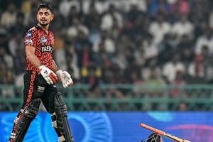 इशान किशन क्या SRH के खिलाड़ियों पर भी लगाएंगे 1000 का फाइन? उनके कोच ने किया ये बड़ा खुलासा SportsTak Hindi