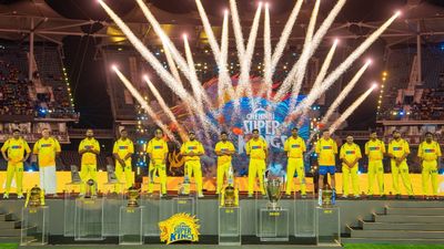 चेपॉक के मैदान पर CSK इवेंट में धोनी की ग्रैंड एंट्री पर फैंस हुए भावुक, VIDEO ने सोशल मीडिया पर लगाई आग SportsTak Hindi