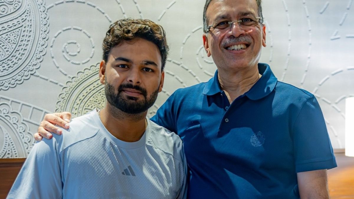rishabh pant with lsgs owner sanjiv goenka
