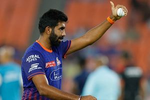 जसप्रीत बुमराह ने कैसे बचाया लखनऊ सुपर जायंट्स के गेंदबाज का करियर? IPL 2026 से पहले खुलासा SportsTak Hindi