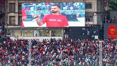 बेंगलुरु के एम चिन्नास्वामी स्टेडियम की 11 सीटें हमेशा रहेंगी खाली, IPL 2026 से पहले RCB और KSCA का बड़ा फैसला SportsTak Hindi