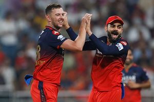 IPL 2026 में RCB के साथ कब जुड़ेंगे जोश हेजलवुड, फ्रेंचाइज ने दी अहम जानकारी SportsTak Hindi