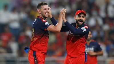 IPL 2026 में RCB के साथ कब जुड़ेंगे जोश हेजलवुड, फ्रेंचाइज ने दी अहम जानकारी SportsTak Hindi