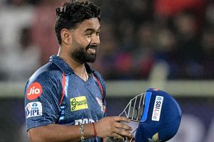 'ऋषभ पंत को देखकर लगता है कि वह किसी भी समय आउट हो सकते हैं', LSG के कप्तान को बैटिंग पोजीशन बदलने की सलाह SportsTak Hindi