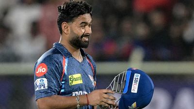 'ऋषभ पंत को देखकर लगता है कि वह किसी भी समय आउट हो सकते हैं', LSG के कप्तान को बैटिंग पोजीशन बदलने की सलाह SportsTak Hindi