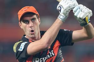 IPL 2026 के लिए भारत आए पैट कमिंस, लेकिन SRH फैंस को मिली बुरी खबर SportsTak Hindi