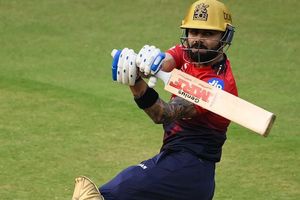 विराट कोहली ने 19 गेंदों में 45 रन ठोक नौ टीमों को दी चेतावनी, IPL 2026 से पहले RCB के इंट्रा स्क्वॉड मैच में गरजा बल्ला, Video SportsTak Hindi