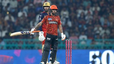 RCB vs SRH: रॉयल चैलेंजर्स बेंगलुरु या फिर सनराइजर्स हैदराबाद, IPL में कौन किस पर है भारी, यहां जानें हेड टू हेड रिकॉर्ड SportsTak Hindi