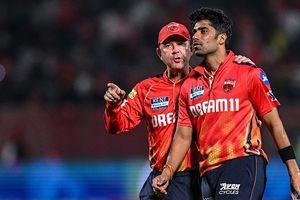 पंजाब किंग्स के खिलाड़ी की बड़ी भविष्यवाणी, IPL 2026 फाइनल को लेकर कह दी बड़ी बात SportsTak Hindi