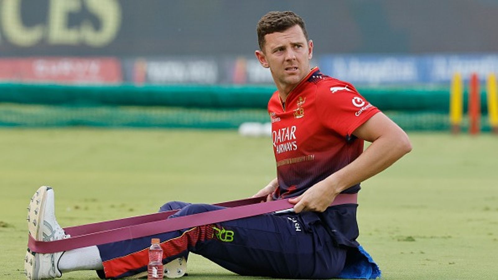 IPL 2026: जोश हेजलवुड क्या मिस करेंगे पहला मैच, कोच ने दी अपडेट, RCB-SRH मुकाबले में नदारद रहेंगे तीन और स्टार खिलाड़ी जोश हेजलवुड (photo: getty)