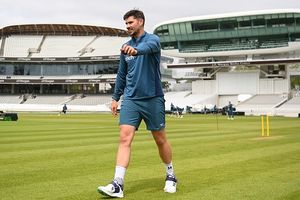 इंग्लैंड के दो खिलाड़ियों ने ठुकराया IPL 2026 में रिप्लेसमेंट खिलाड़ी बनने का ऑफर! SportsTak Hindi