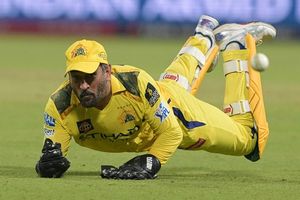 धोनी के बाहर होने पर सिर्फ संजू नहीं बल्कि दो अन्य धुरंधर भी उनको कर सकते हैं रिप्लेस, जानें कौन हैं ये विकेटकीपर्स? SportsTak Hindi