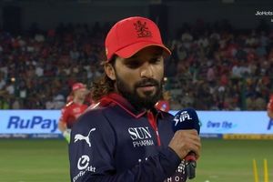 IPL 2026, RCB vs SRH : RCB की टीम से दो नए खिलाड़ियों का डेब्यू, जानें दोनों टीमों की Playing XI SportsTak Hindi
