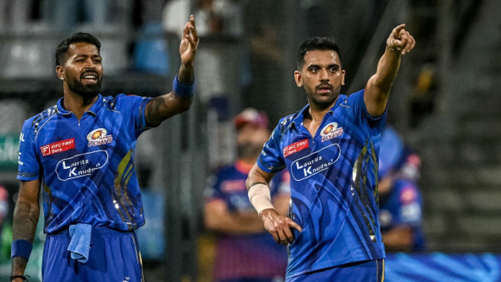 MI vs KKR: मुंबई इंडियंस के लिए पहला मैच नहीं खेल पाएंगे ये दो विदेशी खिलाड़ी, जानिए क्या है कारण हार्दिक पंड्या और दीपक चाहर (Photo: Getty)