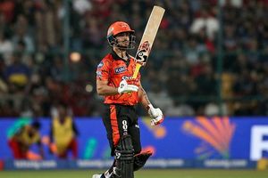 इशान किशन ने 80 रन की पारी से मचाया हाहाकार! धोनी के बड़े क्लब में बनाई जगह SportsTak Hindi