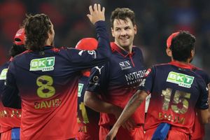 RCB vs SRH: कोहली-पडिक्कल और डफी के धमाल ने किशन की पारी पर पानी फेरा, आरसीबी 6 विकेट से जीती SportsTak Hindi