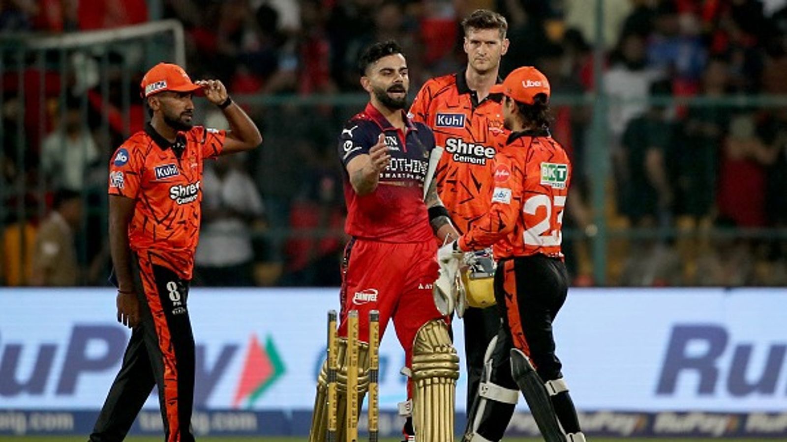 'मुझे बहुत मजा आया', इशान किशन ने हार के बाद दिया चौंकाने वाला बयान, कहा - विराट भाई को... मैच में हार के बाद विराट कोहली से हाथ मिलाते इशान किशन