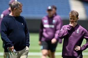 इंग्लिश खिलाड़ी ने IPL से नाम लिया वापस तो तमतमा उठे सुनील गावस्कर, कहा - '2 साल का बैन कम है' SportsTak Hindi