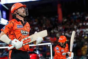 'अभिषेक-हेड कुछ ही मैच जिताते हैं', SRH को RCB से पहले मैच में मिली हार तो डेनियल विटोरी ने क्यों कहा ऐसा ? SportsTak Hindi