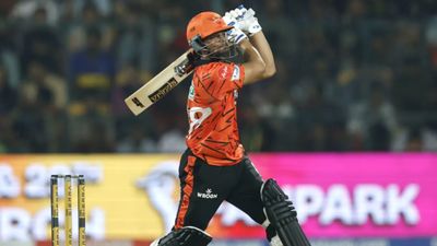 बचपन में मां की मौत, चाचा ने पाला, 13 KM जाकर सीखा क्रिकेट, एक पारी में ठोके 400 रन, अब IPL 2026 में गर्दा उड़ाया SportsTak Hindi