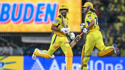 IPL 2026: धोनी के बाद अब CSK का यह स्टार खिलाड़ी चोटिल, इतने मैचों से रहेगा बाहर SportsTak Hindi