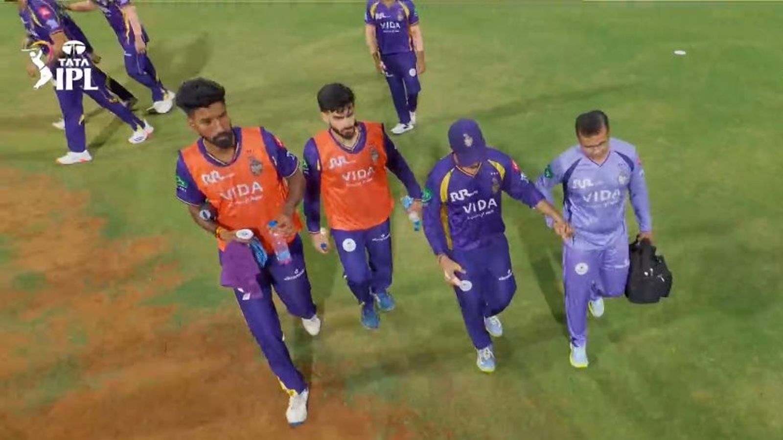 IPL 2026: अजिंक्य रहाणे का अपनी चोट को लेकर खुलासा, मु्ंबई इंडियंस के खिलाफ बीच मैच छोड़ना पड़ा था मैदान मुंबई इंडियंस के खिलाफ मुकाबले में अजिंक्य रहाणे को बीच मैच मैदान पर पड़ा था. (PC: X)