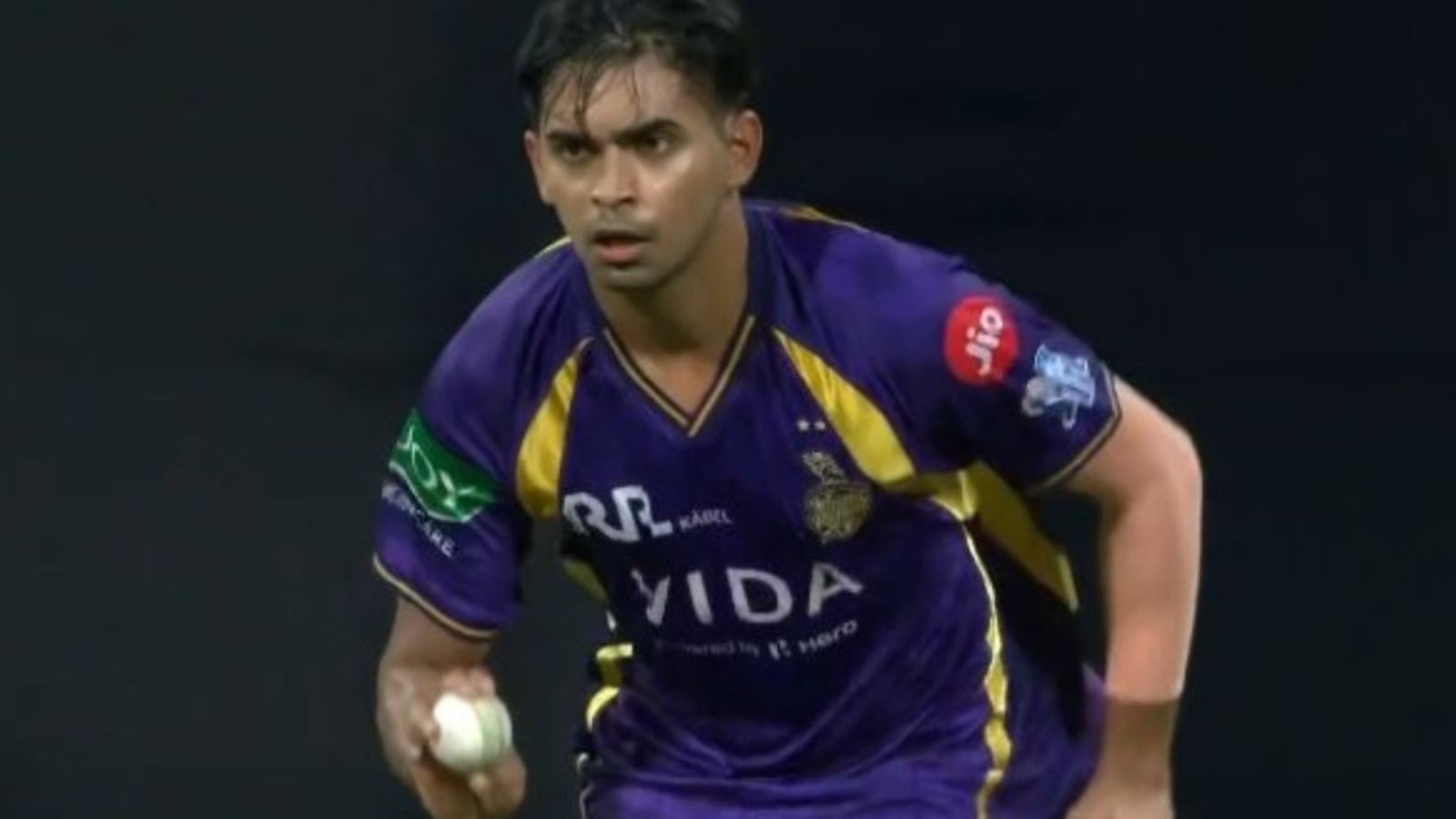 डेल स्टेन का इस IPL टीम के गेंदबाज पर बड़ा आरोप, कहा- 'वो दूसरों का एक्शन कॉपी कर रहा है' केकेआर के लिए कार्तिक त्यागी (photo: kkr)