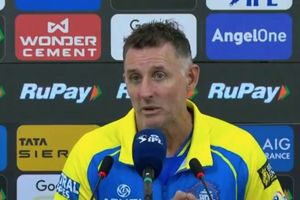 CSK की टीम 127 पर हुई ढेर तो बैटिंग कोच माइकल हसी का विस्फोटक बयान, कहा - 'फ्लैट ट्रैक मिलने दो फिर देखो' SportsTak Hindi