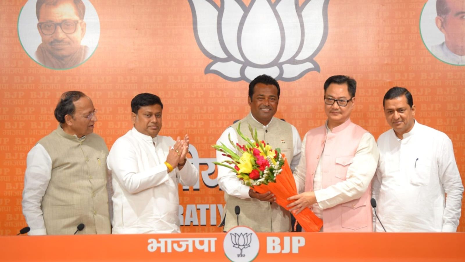 टेनिस लेजेंड लिएंडर पेस बंगाल चुनाव से पहले BJP में शामिल, छोड़ी तृणमूल कांग्रेस, मिल सकता है यह जिम्मा लिएंडर पेस 31 मार्च को बीजेपी में शामिल हुए.