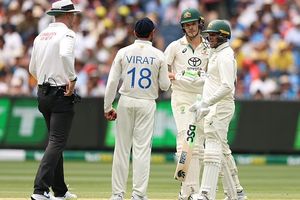 विराट कोहली से भिड़ने वाला खिलाड़ी कॉन्ट्रैक्ट से बाहर, क्रिकेट ऑस्ट्रेलिया ने मैक्सवेल समेत इन स्टार्स को भी दिया झटका SportsTak Hindi