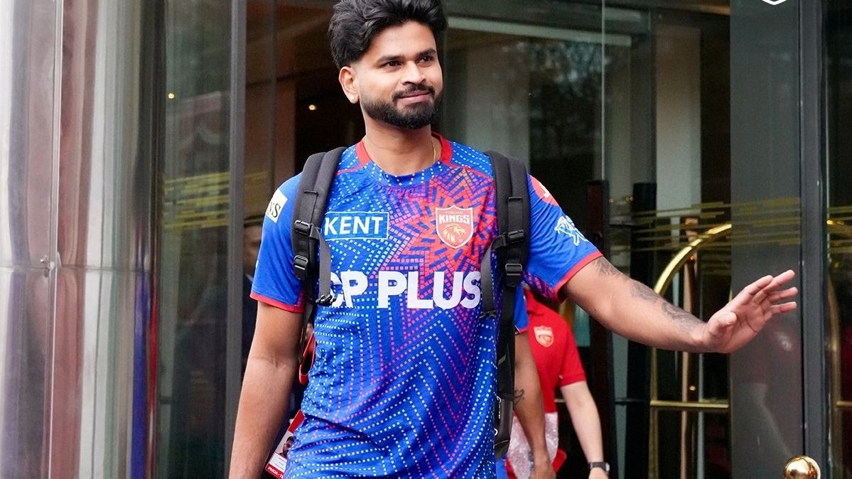 श्रेयस अय्यर पर बीसीसीआई ने 12 लाख का फाइन लगाया. (PC: Punjab Kings X)