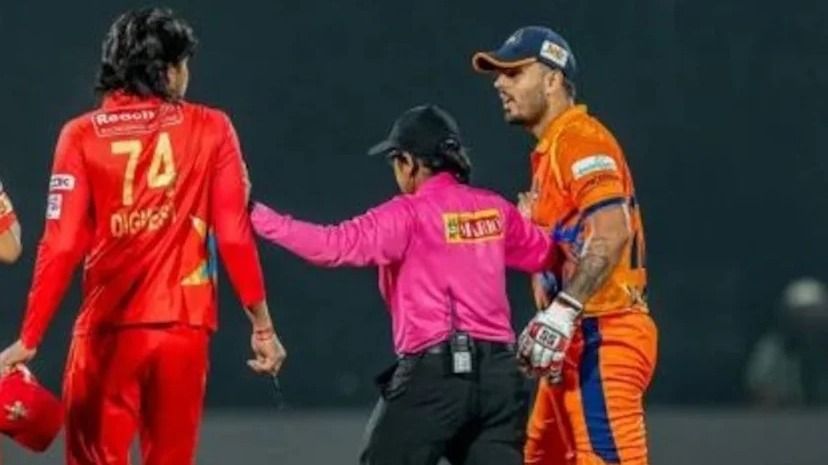 नीतीश राणा  और द‍िग्वेश राठी के बीच द‍िल्ली प्रीमियर लीग में लड़ाई हो गई थी. (PC: X)