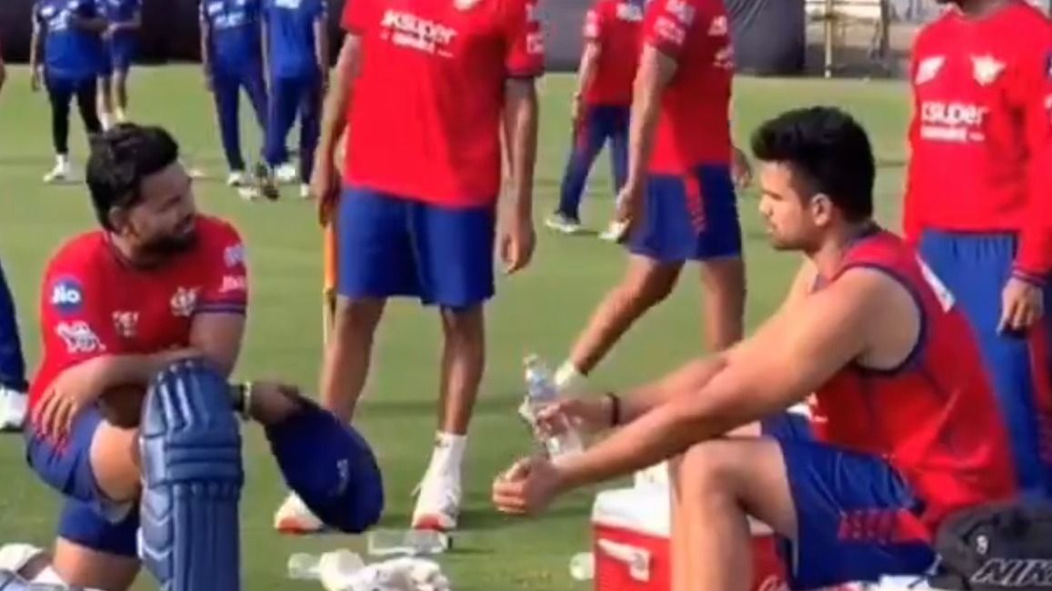 Arjun Tendulkar talking to Rishabh Pant