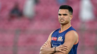 पिता सचिन तेंदुलकर से तुलना पर बेटे अर्जुन तेंदुलकर ने पहली बार दिया रिएक्शन, जानें क्या बोले ? Mumbai Indians' Arjun Tendulkar