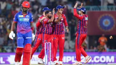 मोहम्मद शमी ने पहली गेंद पर केएल राहुल का किया शिकार, रचा इतिहास, देखिए Video SportsTak Hindi