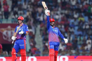 LSG vs DC: समीर रिजवी-स्टब्स ने लखनऊ की उम्मीदों पर पानी फेरा, 26 पर 4 विकेट गंवाकर भी जीती दिल्ली SportsTak Hindi