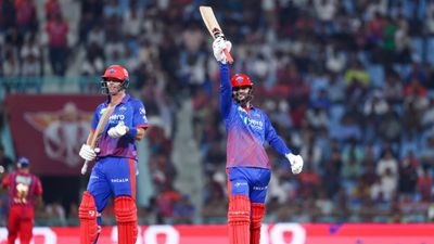 LSG vs DC: समीर रिजवी-स्टब्स ने लखनऊ की उम्मीदों पर पानी फेरा, 26 पर 4 विकेट गंवाकर भी जीती दिल्ली SportsTak Hindi