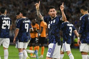 लियोनेल मेसी और अर्जेंटीना टीम ने भारत को दिया धोखा! करोड़ो रुपये लेने के बावजूद मैच खेलने केरल नहीं आए, खेल मंत्री का बड़ा आरोप SportsTak Hindi